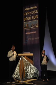 Congrès Hypnose & Douleur, Drs Servillat Thierry, Stimec Isabelle et Nicole Ruysschaert Congrès Hypnose & Douleur, Drs Servillat Thierry, Stimec Isabelle et Nicole Ruysschaert