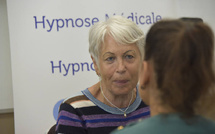 Hypnose et trouble du sommeil chez les tout-petits : séance mère-enfant via les mouvements alternatifs.