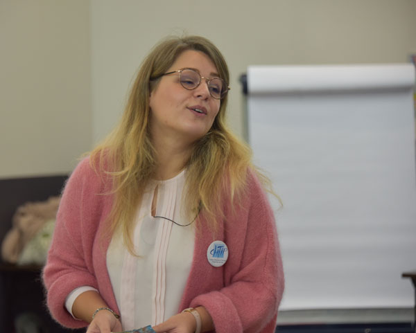 Amélie PAQUIN, Psychologue, Formatrice en Hypnose Thérapeutique à Paris et Nancy Amélie PAQUIN, Psychologue, Formatrice en Hypnose Thérapeutique à Paris et Nancy