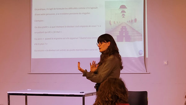 Claire DAHAN, Psychologue, Hypnothérapeute, enseignante à l'Institut In-Dolore à Paris sur la douleur chronique Claire DAHAN, Psychologue, Hypnothérapeute, enseignante à l'Institut In-Dolore à Paris sur la douleur chronique